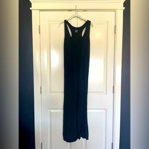 Black simple maxi